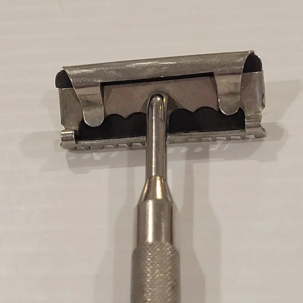 Vintage Enders Safety Razor Silver Tone with 2 blade.
